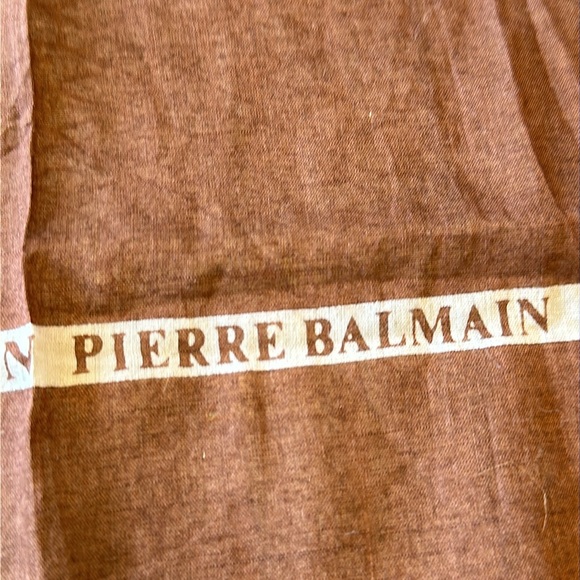 13.5 X 14” PIERRE BALMAIN HANDKERCHIEF. BROWN AND WHITE - Picture 3 of 3